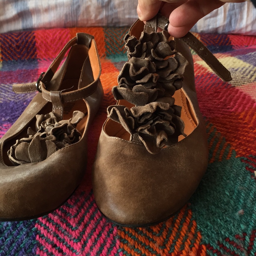 Flat olive green flats